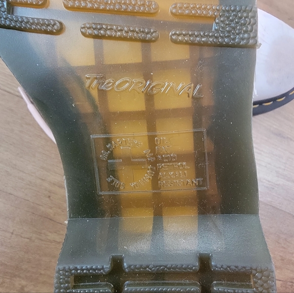 Dr. Martens Tie-Dye Print in Shades of Pastel Pink and White - Picture 14 of 16